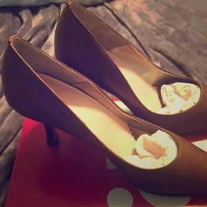 Women’s shoes, size 7M